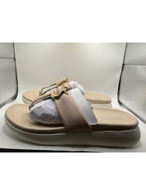 Kenneth Cole women’s 9.5 Tina Beige Thong Sandal
